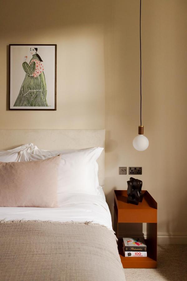 Leighton House - Boutique Guesthouse Μπαθ Εξωτερικό φωτογραφία A pendant light