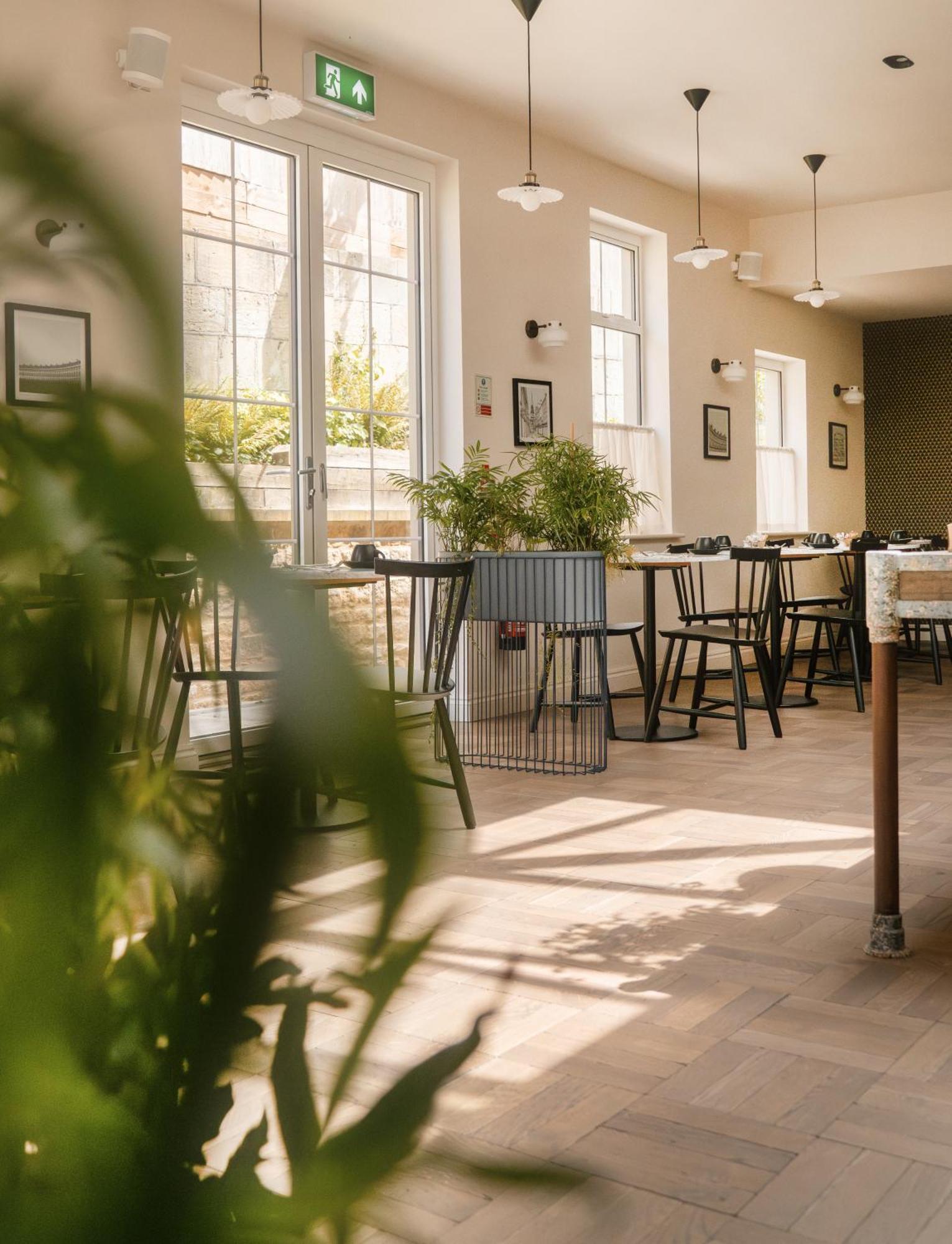 Leighton House - Boutique Guesthouse Μπαθ Εξωτερικό φωτογραφία The interior of the restaurant
