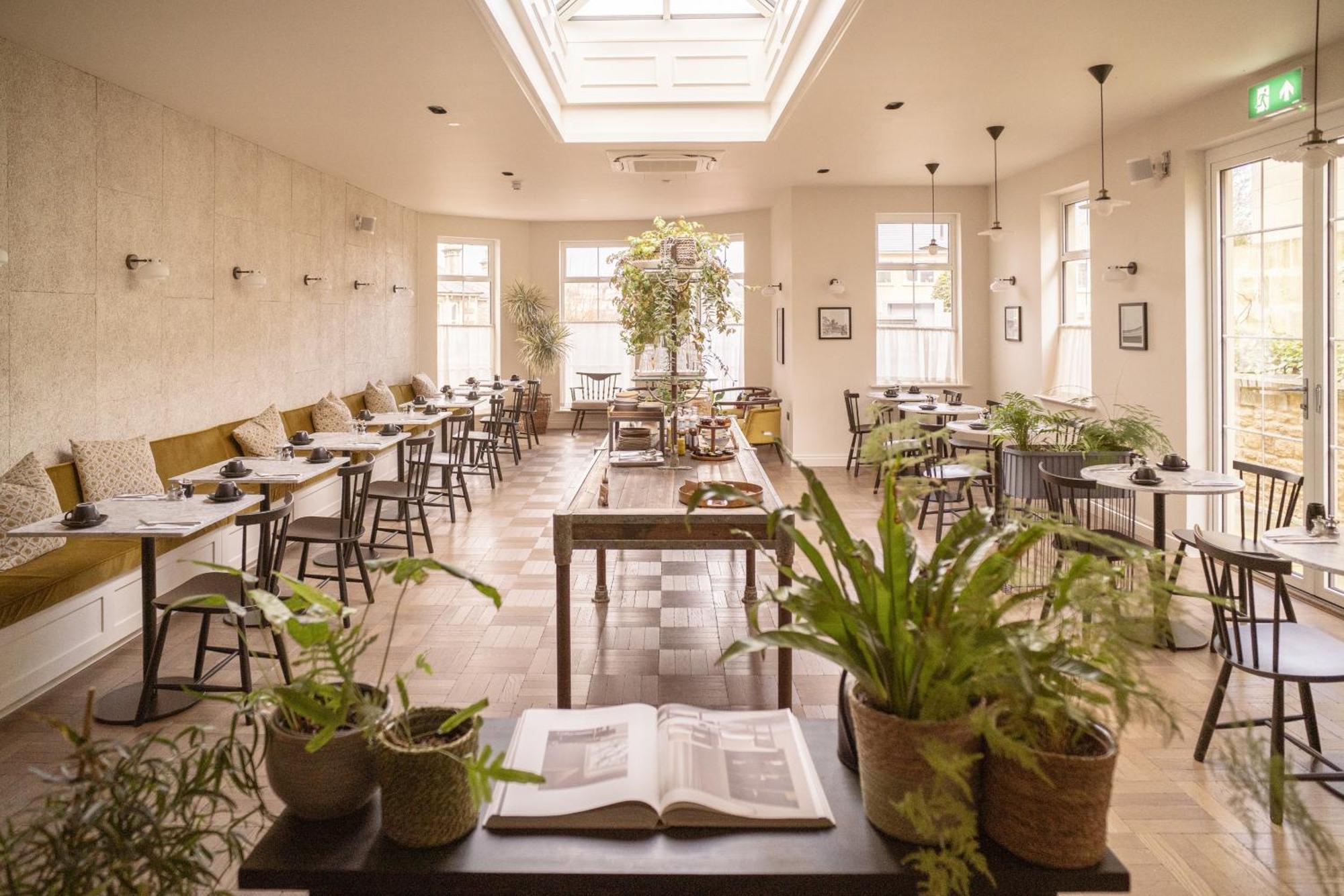 Leighton House - Boutique Guesthouse Μπαθ Εξωτερικό φωτογραφία The interior of the restaurant