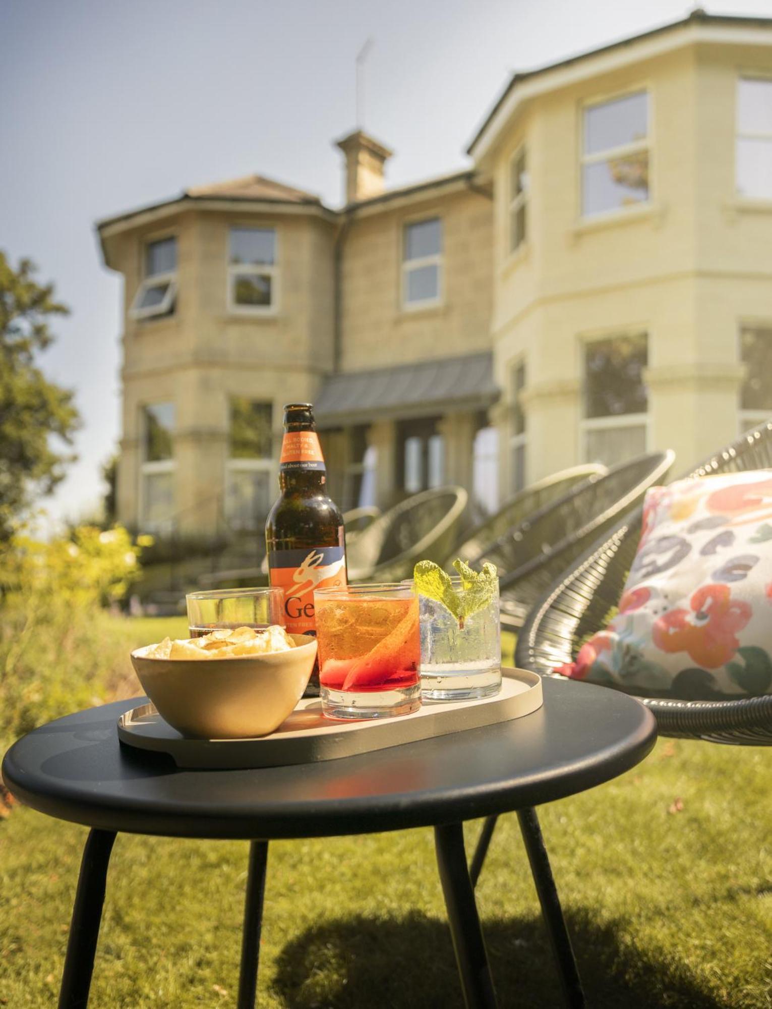 Leighton House - Boutique Guesthouse Μπαθ Εξωτερικό φωτογραφία A bottle of Coors Light